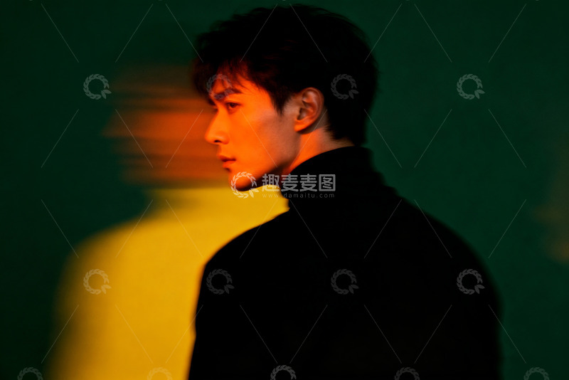 高清大图下载【趣麦麦图】人物侧面半身动态模糊7