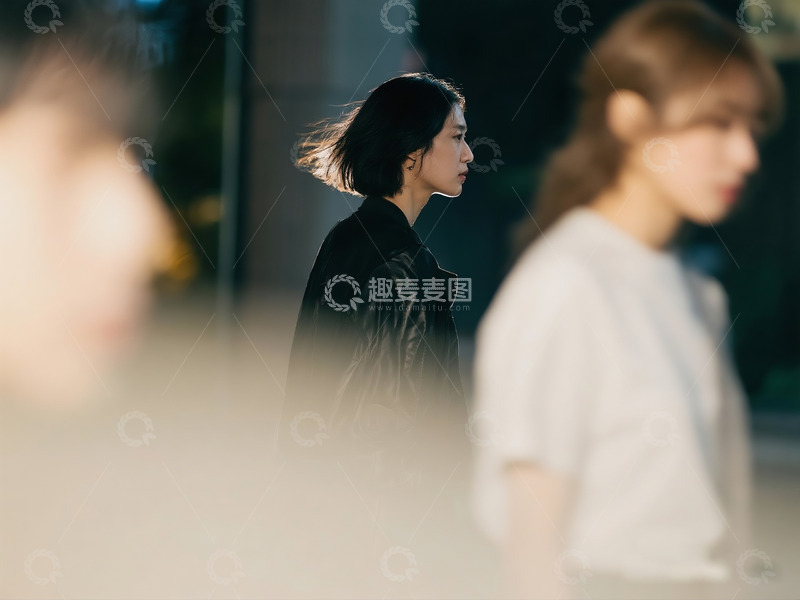高清大图下载【趣麦麦图】氛围感模糊的人影及场景2