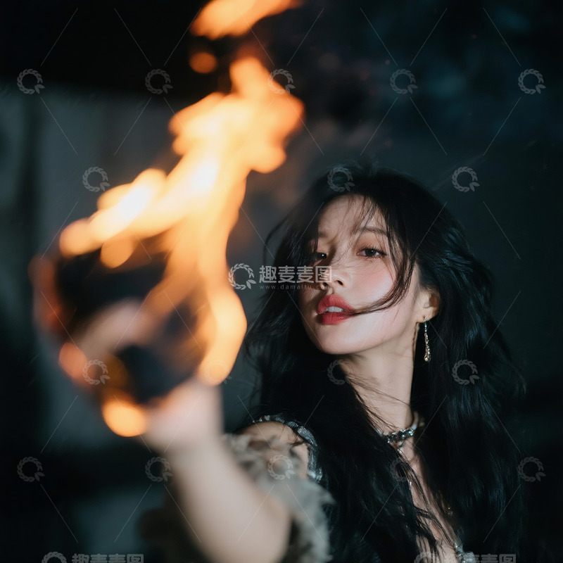 高清大图下载【趣麦麦图】美少女微风吹动发丝火焰9