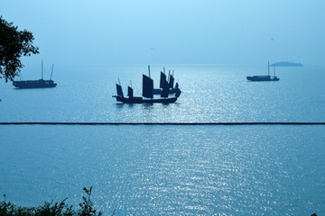 江南水乡古船风光摄影图片