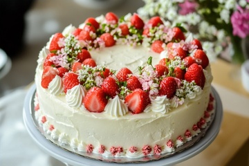 草莓奶油蛋糕甜点