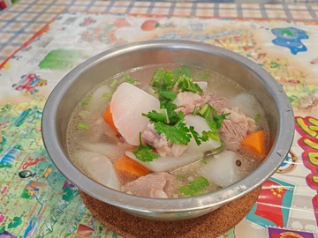 家常牛肉萝卜汤