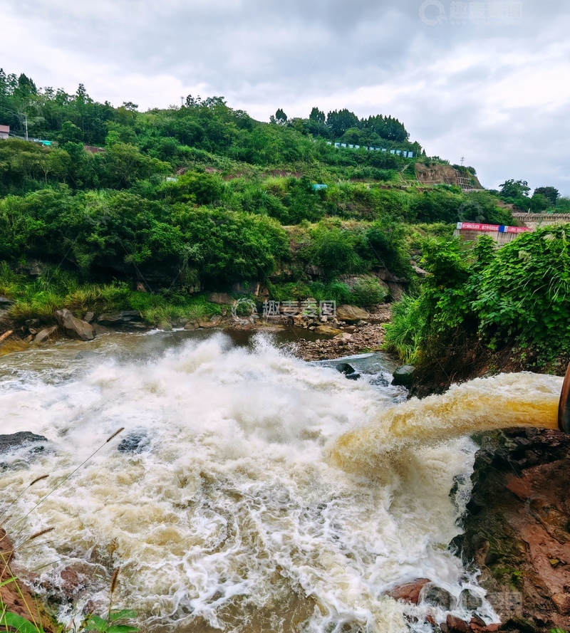 高清大图下载【趣麦麦图】山间溪流奔腾