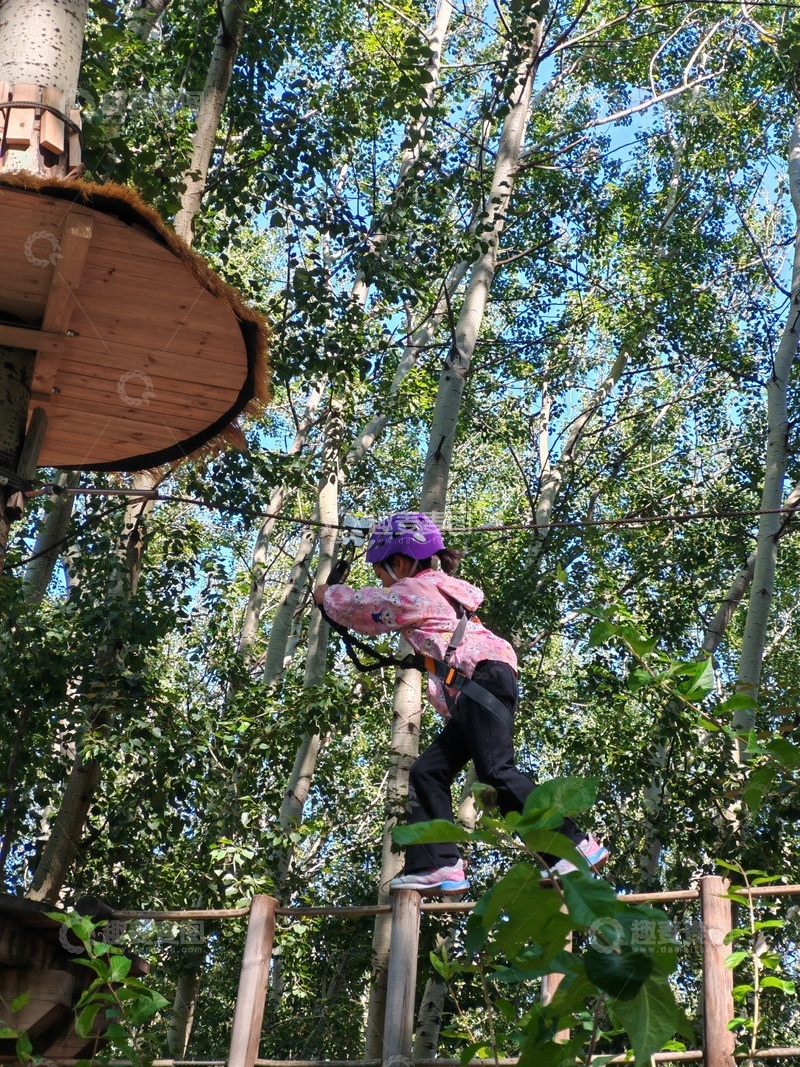 高清大图下载【趣麦麦图】高空冒险儿童运动木塔