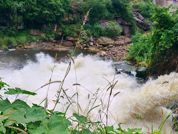 湍急河流自然风光摄影