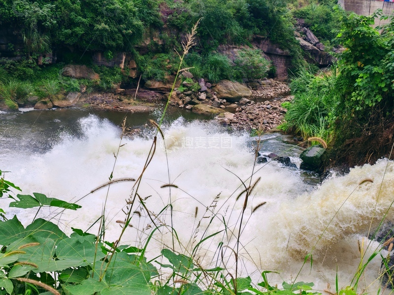高清大图下载【趣麦麦图】湍急河流自然风光摄影