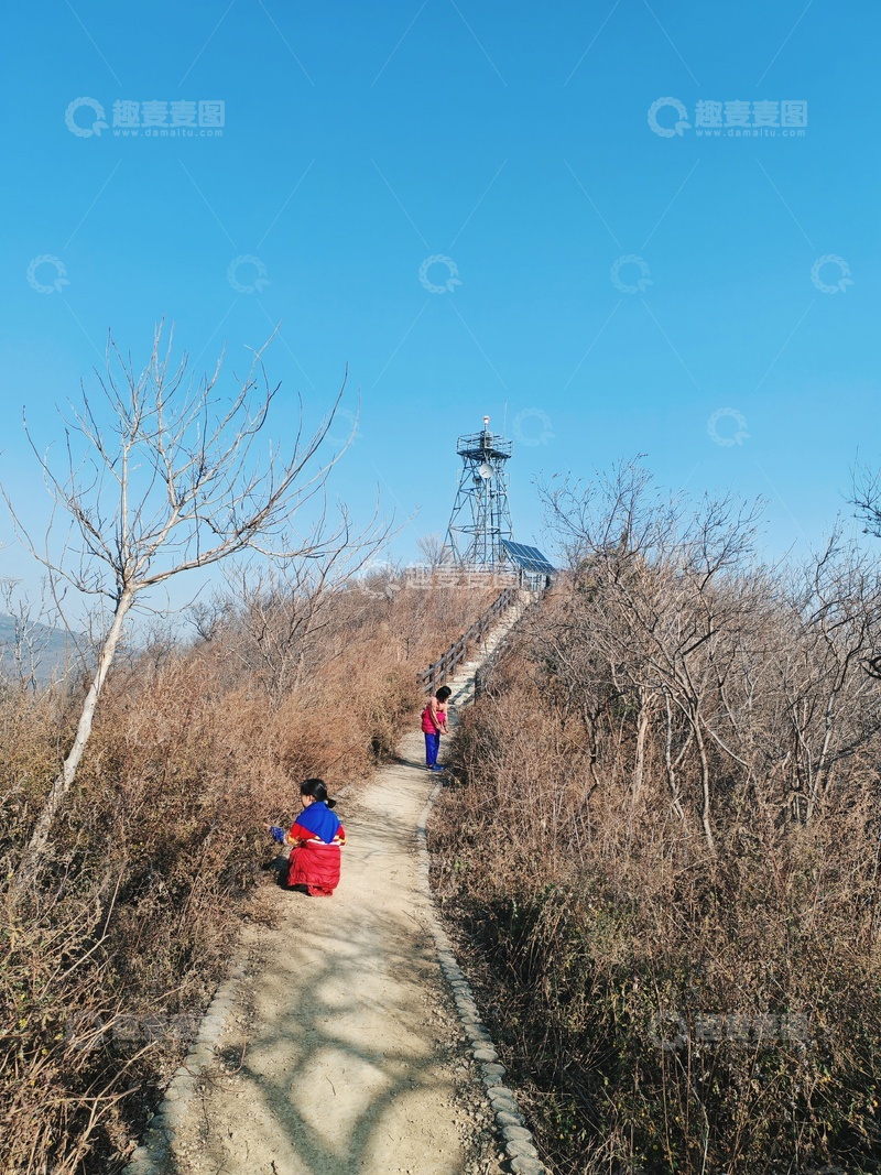 高清大图下载【趣麦麦图】山路漫步冬日风光