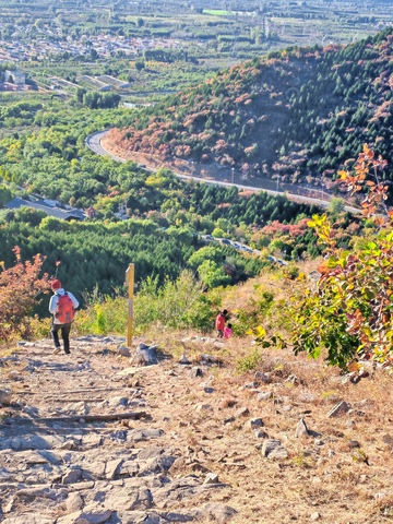 山间徒步秋景风光摄影