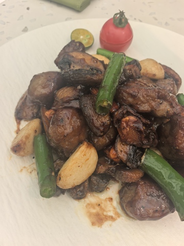 家常炒菜香菇蒜苔