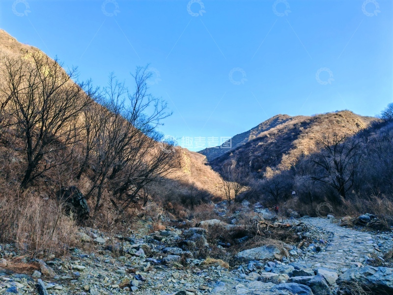 高清大图下载【趣麦麦图】蓝天,小径,岩石