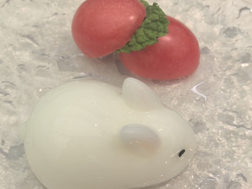 卡通兔子与番茄静物摄影