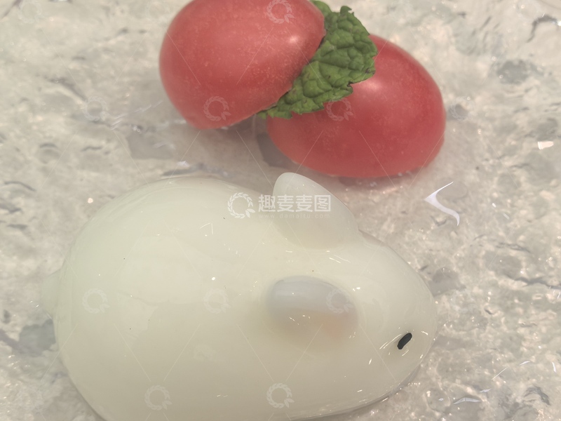 高清大图下载【趣麦麦图】卡通兔子与番茄静物摄影