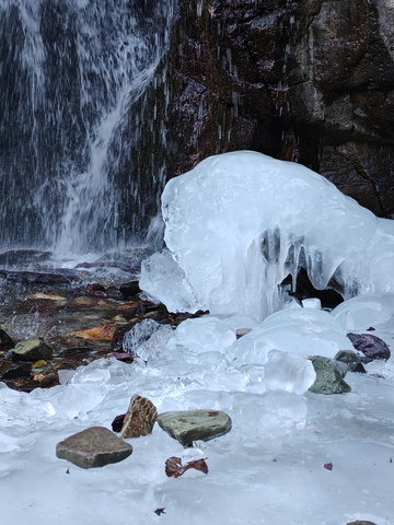冰雪瀑布岩石景观
