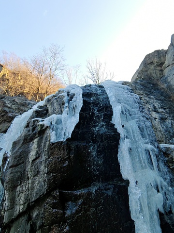 冬日冰瀑岩石景观