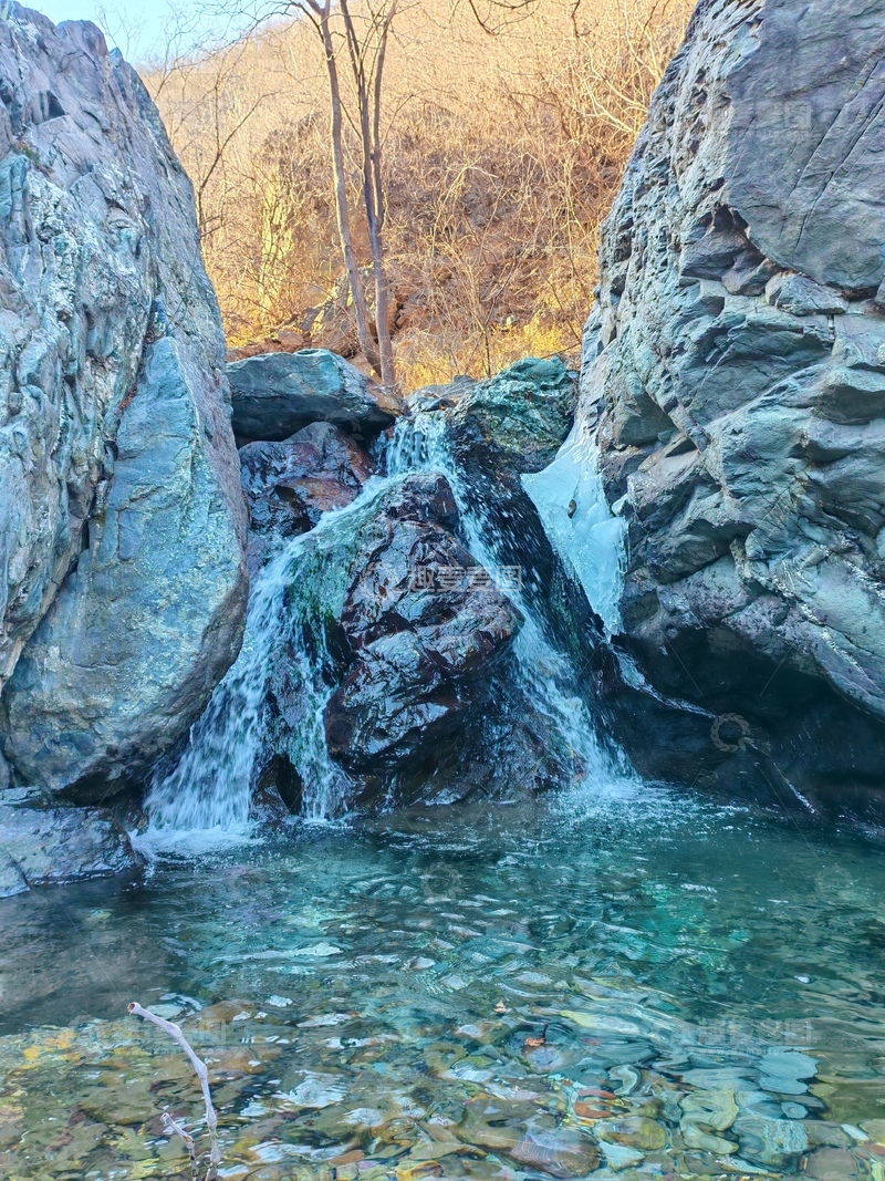 高清大图下载【趣麦麦图】山涧小瀑清澈水