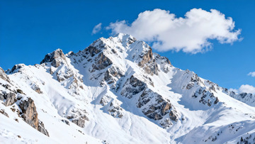 雪山风光壮丽白雪蓝天