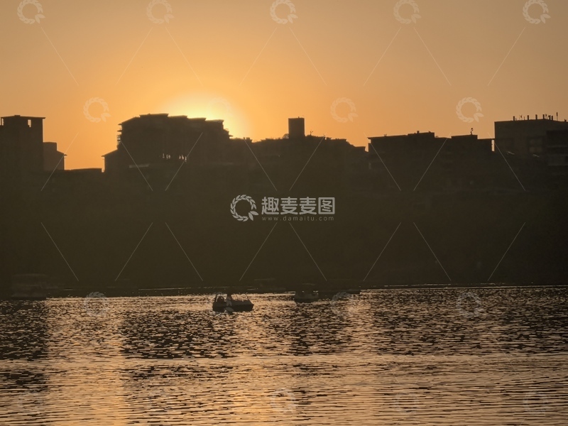 高清大图下载【趣麦麦图】-城市黄昏水景剪影