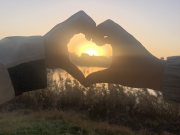 爱心夕阳摄影照片