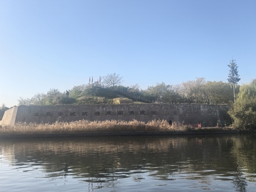 古城墙秋色水景