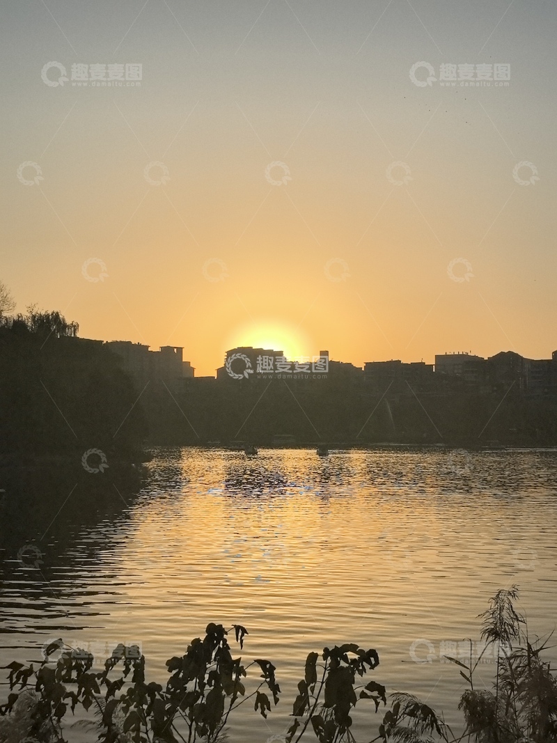 高清大图下载【趣麦麦图】-湖畔日落美景