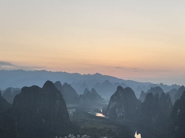 日出山峦风景摄影图片