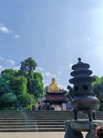 古刹佛影香炉远景