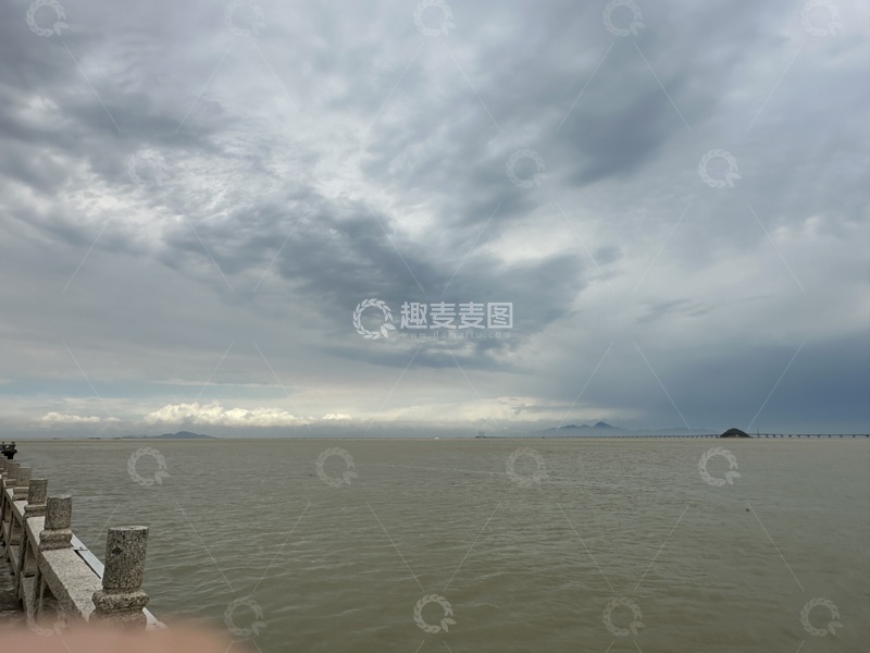 高清大图下载【趣麦麦图】海边云层厚重景观