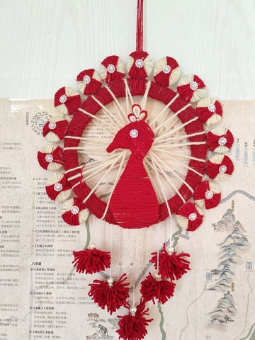红色手工艺品挂饰