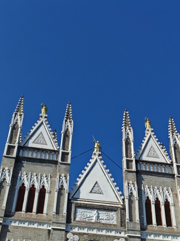 哥特式教堂尖顶建筑