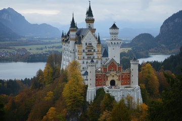 高大雄伟的城堡建筑