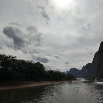 阴郁山河自然风光摄影