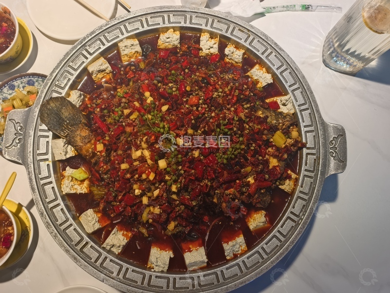 高清大图下载【趣麦麦图】川味麻辣鱼大盘菜