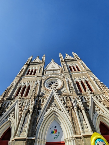 哥特式教堂尖顶建筑风光