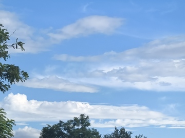 蓝天白云绿树自然风光摄影