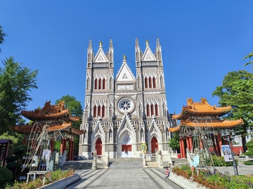 哥特教堂东方园林风光