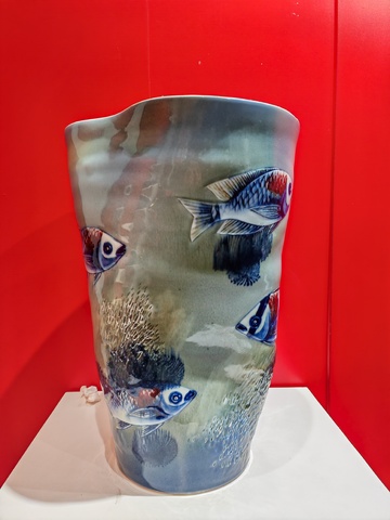 鱼纹陶瓷花瓶