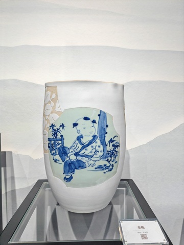青花瓷婴戏图展示