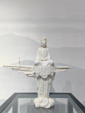 白色佛像雕塑艺术展示