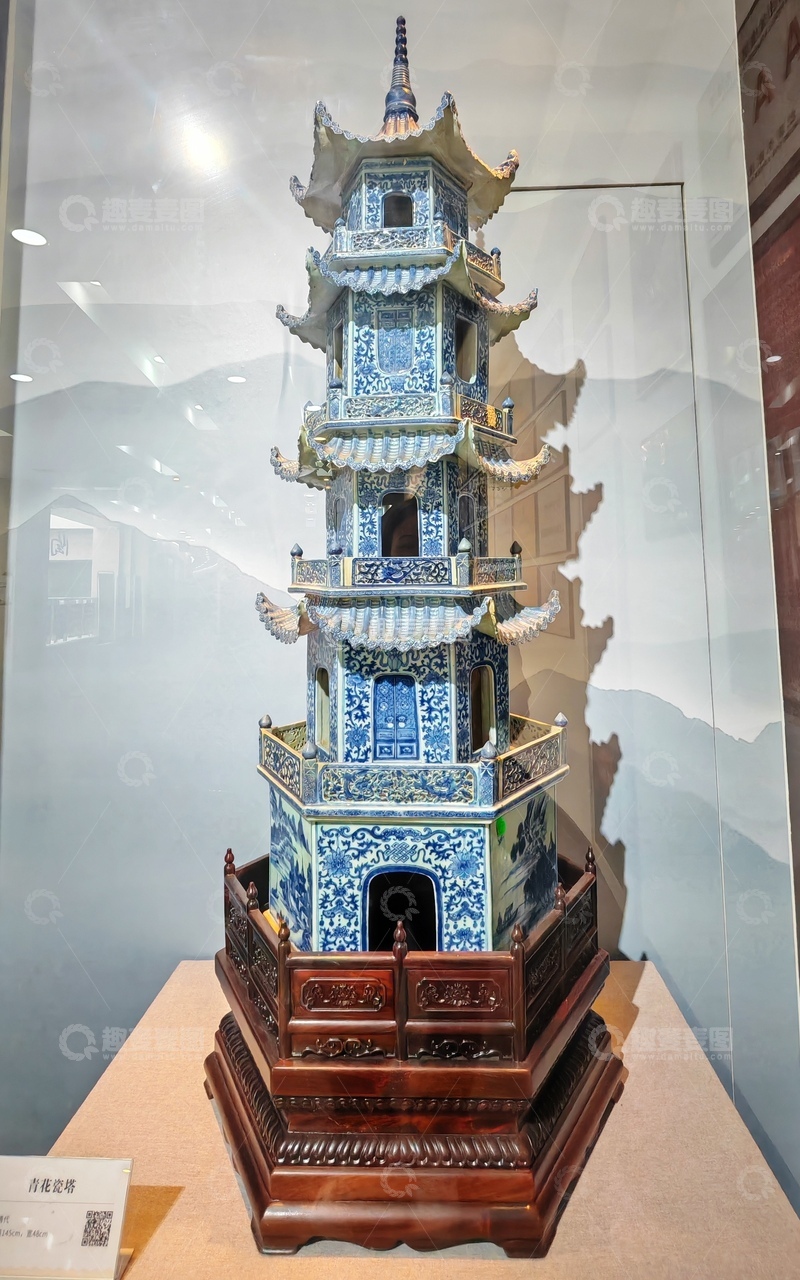 高清大图下载【趣麦麦图】青花瓷多层塔模型展品