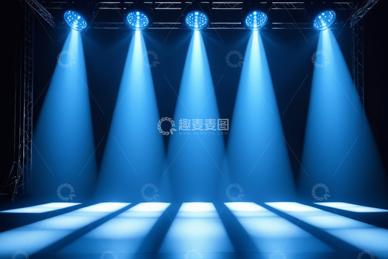高清大图下载【趣麦麦图】舞台蓝色聚光灯照射场景