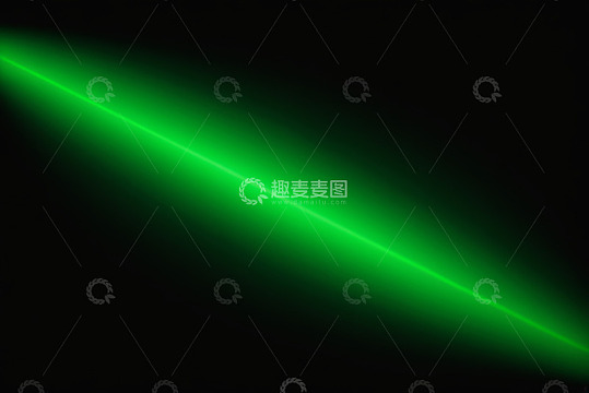 黑色背景上的绿色激光束