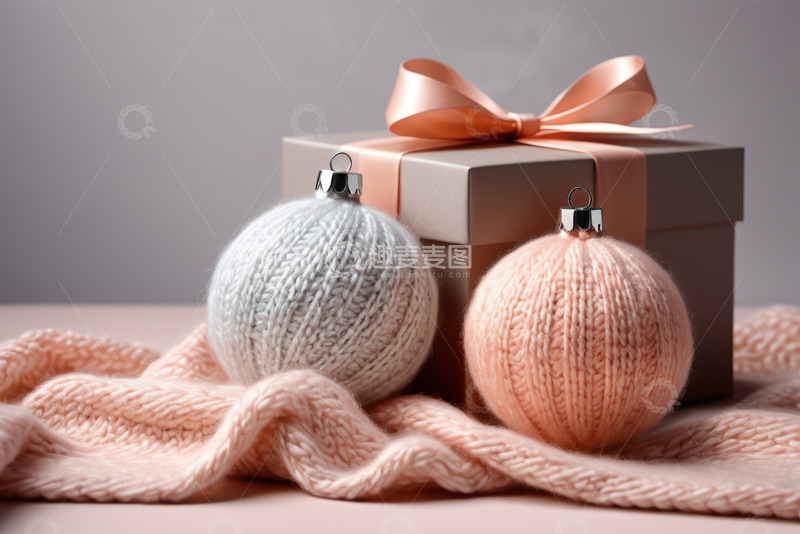 高清大图下载【趣麦麦图】粉色系礼物与圣诞装饰球
