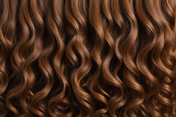 棕色波浪长头发特写