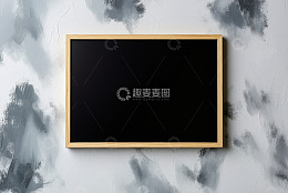 木框黑板挂于抽象背景墙