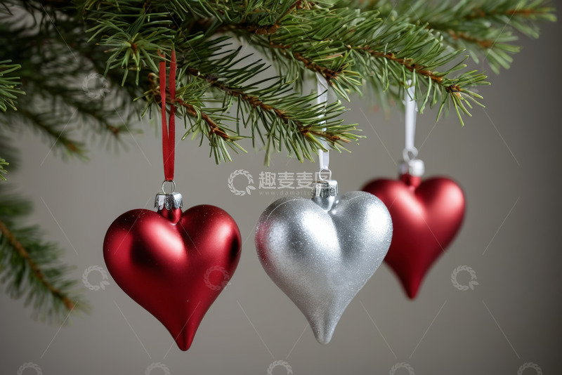 高清大图下载【趣麦麦图】圣诞树上的心形装饰