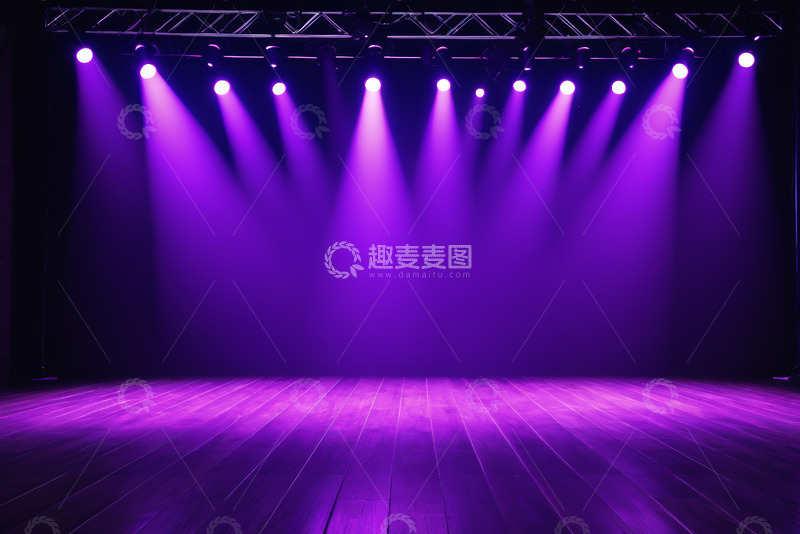 高清大图下载【趣麦麦图】紫色灯光照射下的空旷舞台