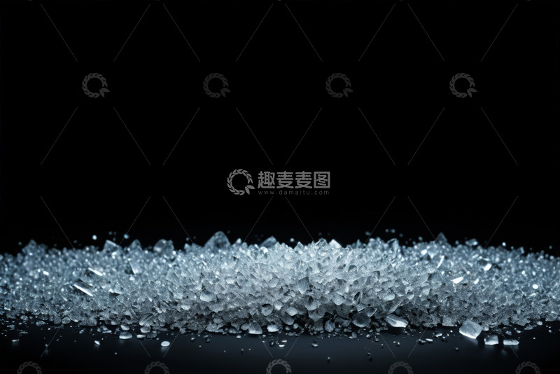 高清大图下载【趣麦麦图】黑色背景上的晶体颗粒特写