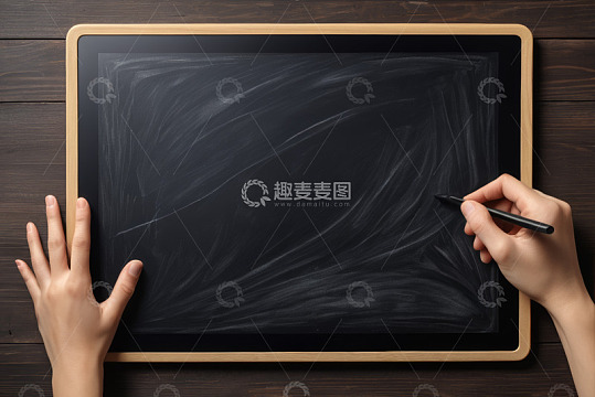 手在数位绘图板上绘画
