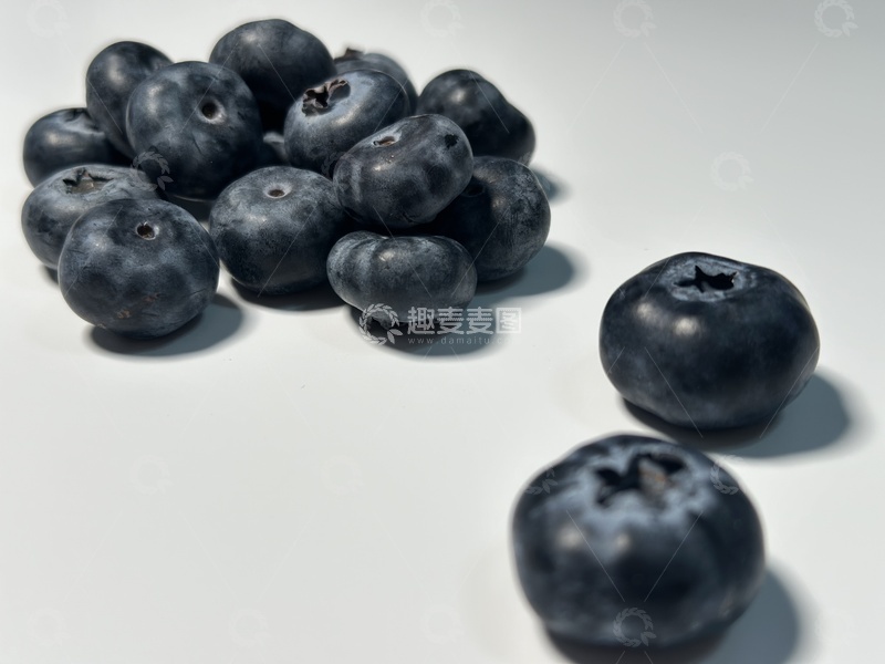 高清大图下载【趣麦麦图】简约蓝莓特写摄影素材