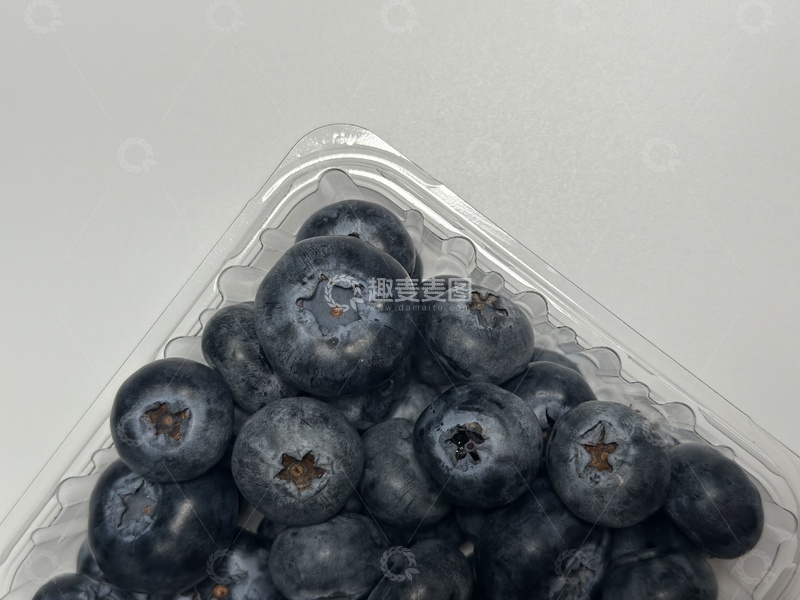 高清大图下载【趣麦麦图】透明盒蓝莓食品摄影图片